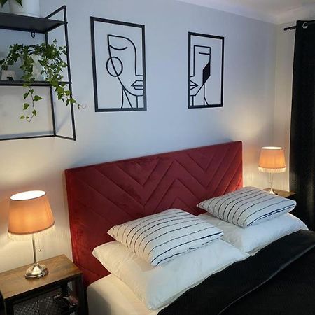 Apartament ,, Sen I Kawa" - Komfortowy Nocleg W Sercu Aglomeracji บือตอม ภายนอก รูปภาพ
