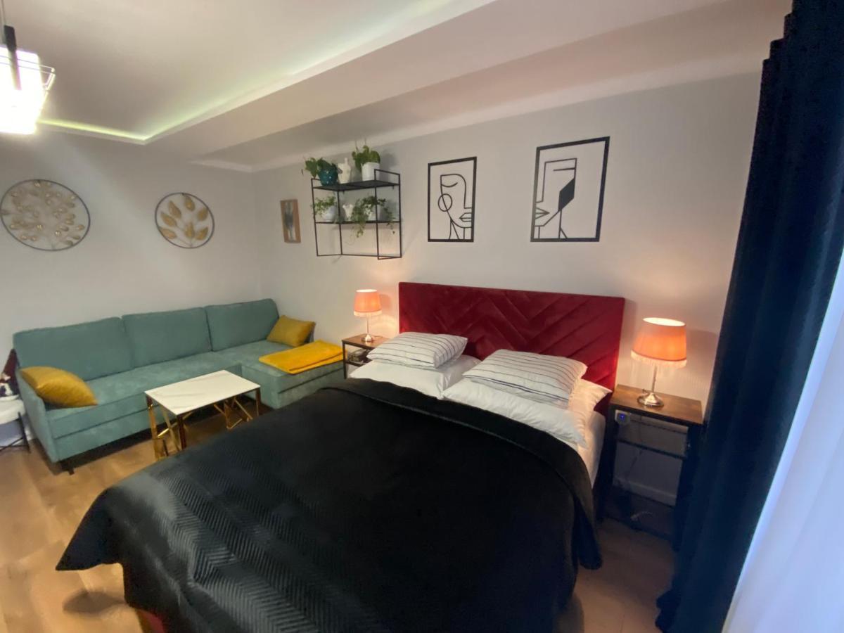 Apartament ,, Sen I Kawa" - Komfortowy Nocleg W Sercu Aglomeracji บือตอม ภายนอก รูปภาพ
